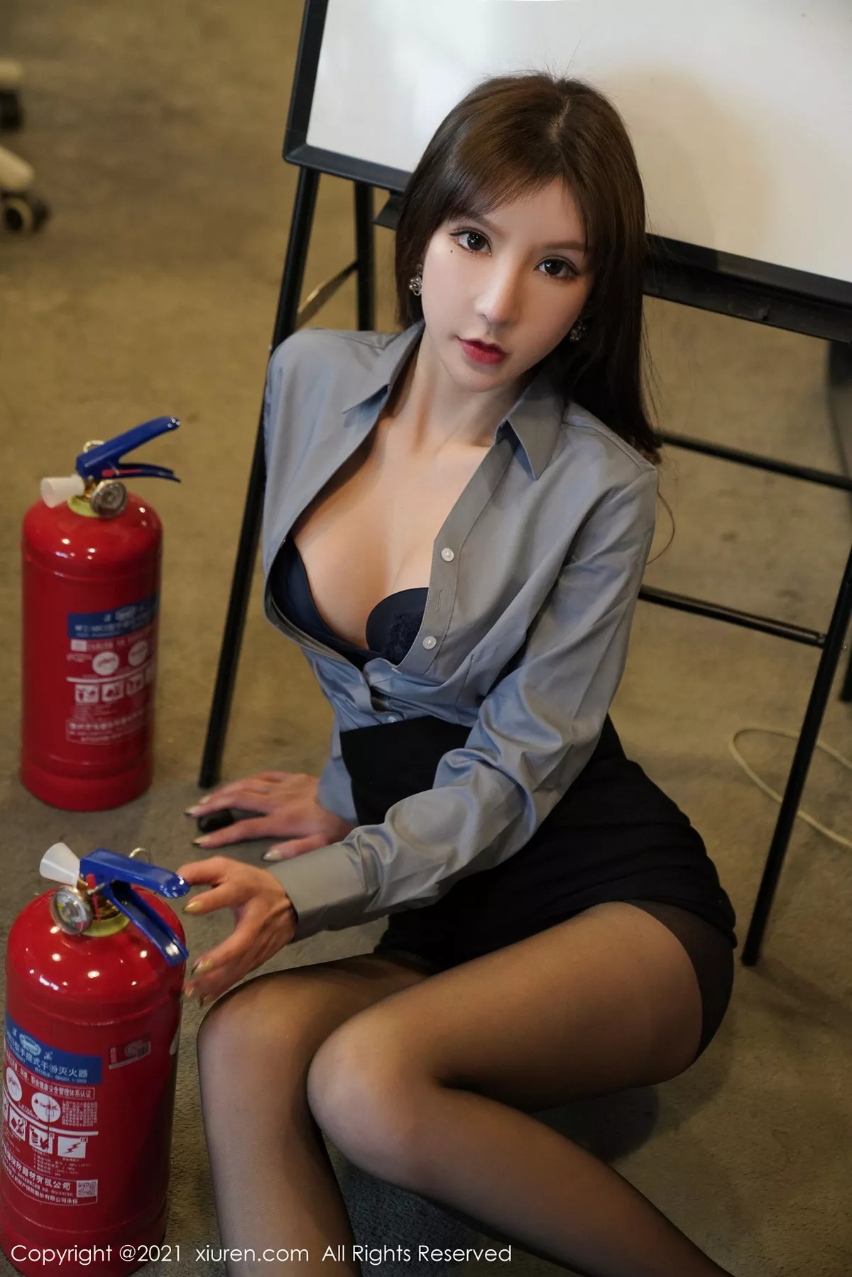 秀人集.com_[XiuRen秀人网]No.3203_嫩模周于希消防培训剧情主题衬衣下性感黑色内衣完美诱惑写真103P