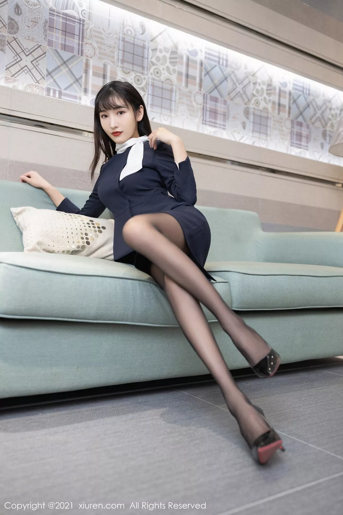 秀人集.com_[XiuRen秀人网]No.3105_嫩模陆萱萱三亚旅拍家具导购员主题床上性感白色内衣诱惑写真82P