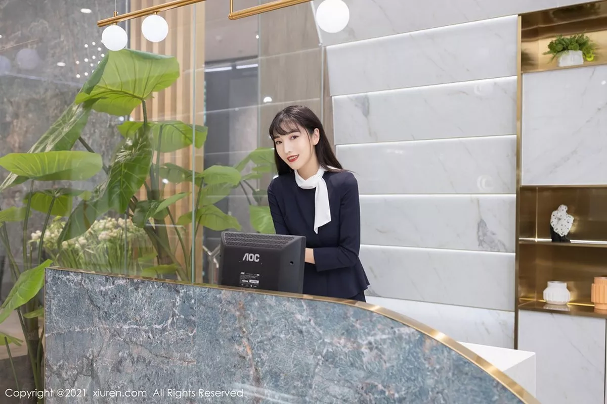 秀人集.com_[XiuRen秀人网]No.3105_嫩模陆萱萱三亚旅拍家具导购员主题床上性感白色内衣诱惑写真82P