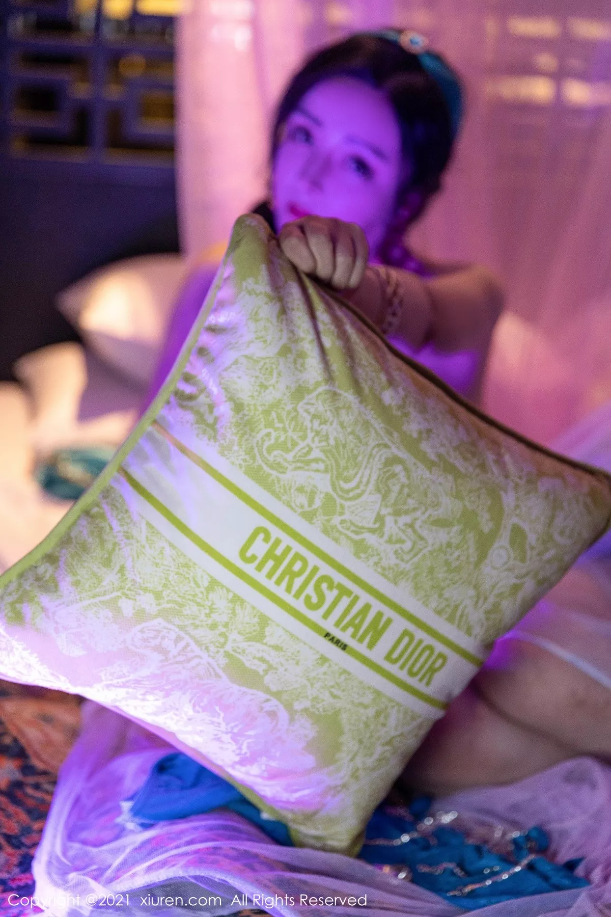 秀人集.com_[XiuRen秀人网]No.4243_模特允爾成都旅拍异域风情主题私房半脱露丰乳肥臀极致诱惑写真63P