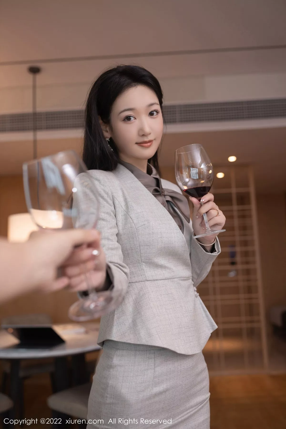 秀人集.com_[XiuRen秀人网]No.5238_模特唐安琪广州-云南旅拍脱职业装露性感蕾丝内衣撩人诱惑写真84P