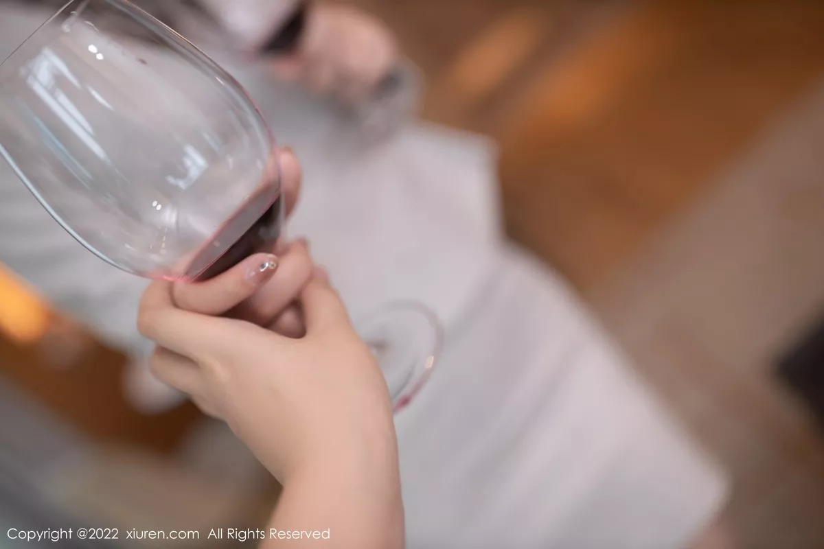 秀人集.com_[XiuRen秀人网]No.5238_模特唐安琪广州-云南旅拍脱职业装露性感蕾丝内衣撩人诱惑写真84P