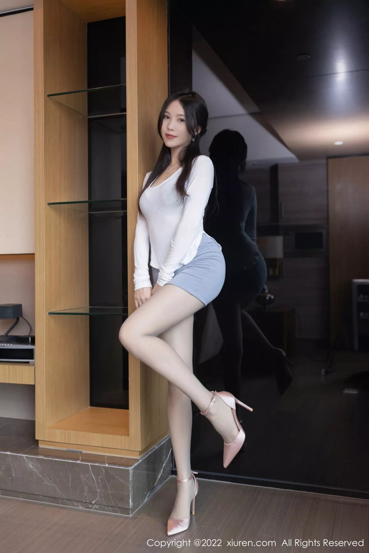 秀人集.com_[XiuRen秀人网]No.5305_模特利世性感白T配灰色短裙半脱露黑色内衣超薄灰丝诱惑写真79P