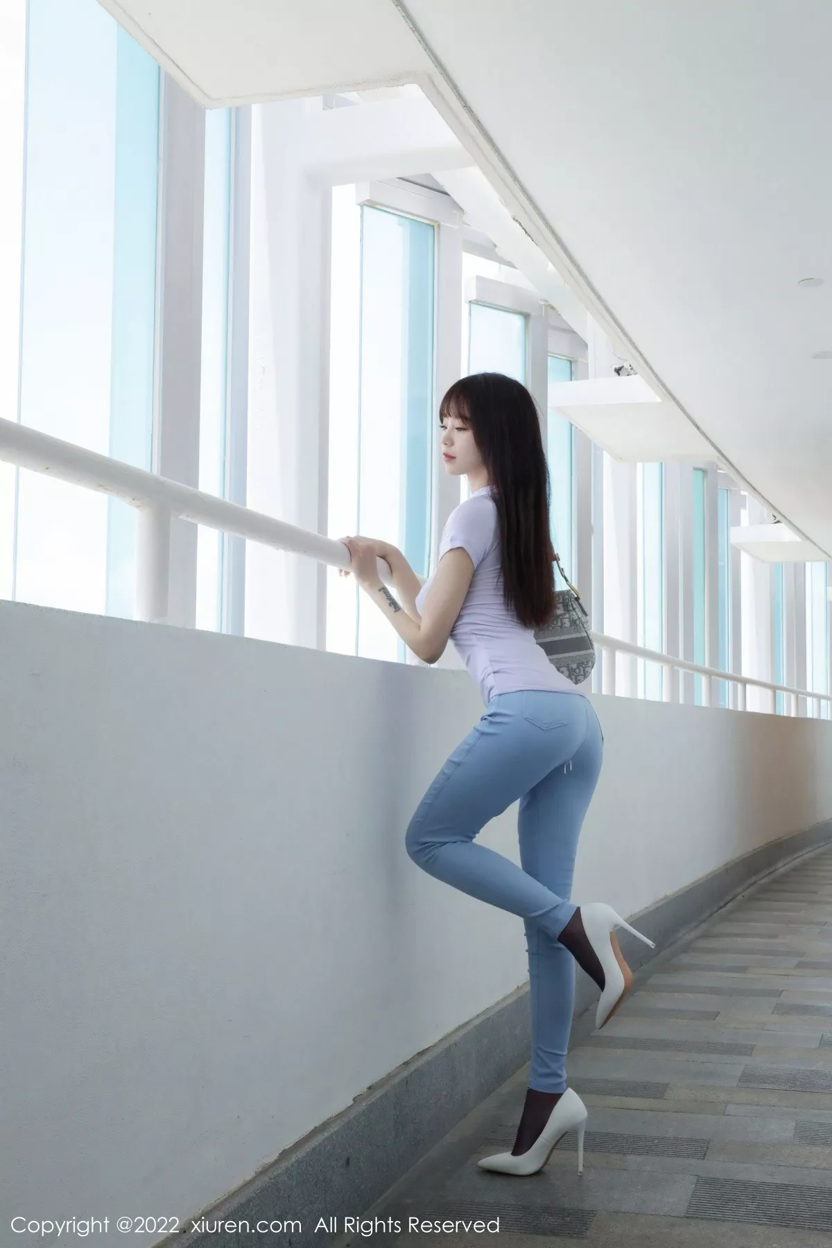 秀人集.com_[XiuRen秀人网]No.5384_模特佘贝拉bella三亚旅拍紫色收身衣配长裤秀完美身材诱惑写真84P