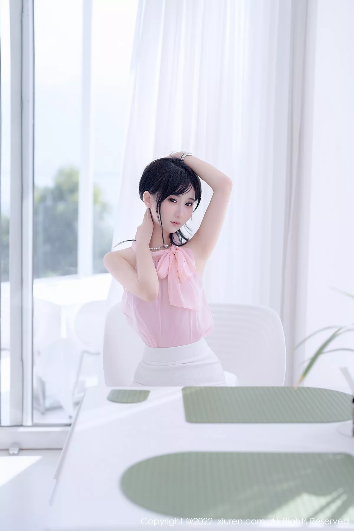 秀人集.com_[XiuRen秀人网]No.5318_女神小果冻儿大理旅拍性感粉色上衣配白色短裙秀美腿诱惑写真76P