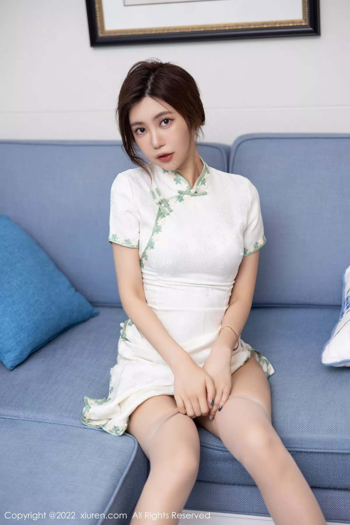 秀人集.com_[XiuRen秀人网]No.5468_女神绮里嘉海南心愿旅拍户外性感白色旗袍配原色丝袜诱惑写真92P