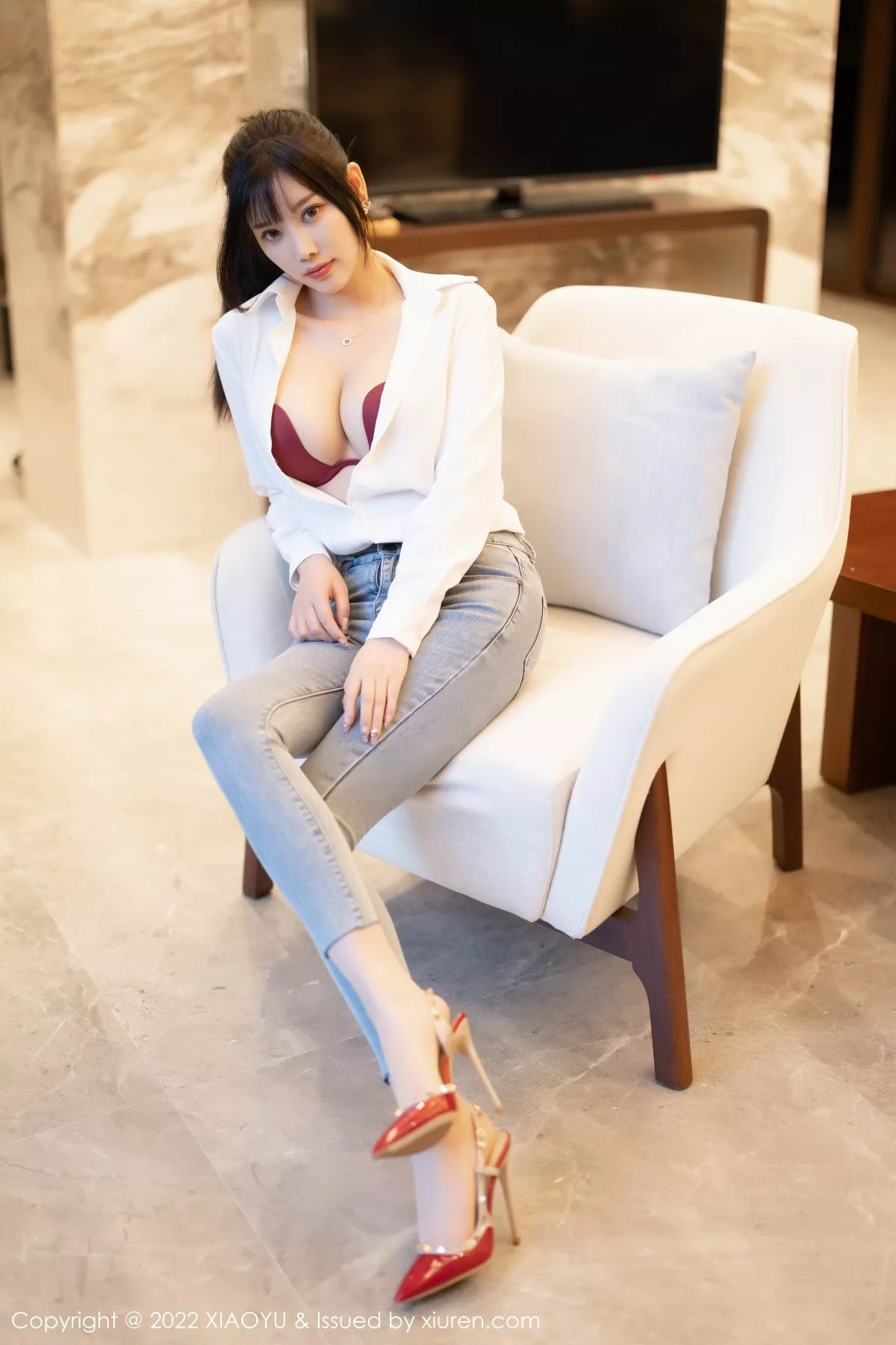 秀人集.com_[XiaoYu画语界]Vol.846_女神杨晨晨Yome性感白T配牛仔裤露红色内衣超薄肉丝诱惑写真85P