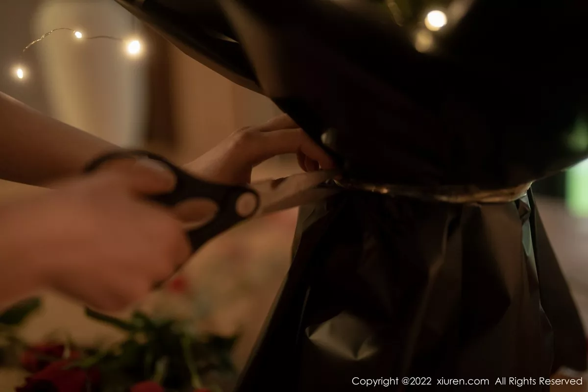 秀人集.com_[XiuRen秀人网]No.5552_模特婠婠么私房性感黑色露肩连衣裙配超薄黑丝秀曼妙身材写真74P