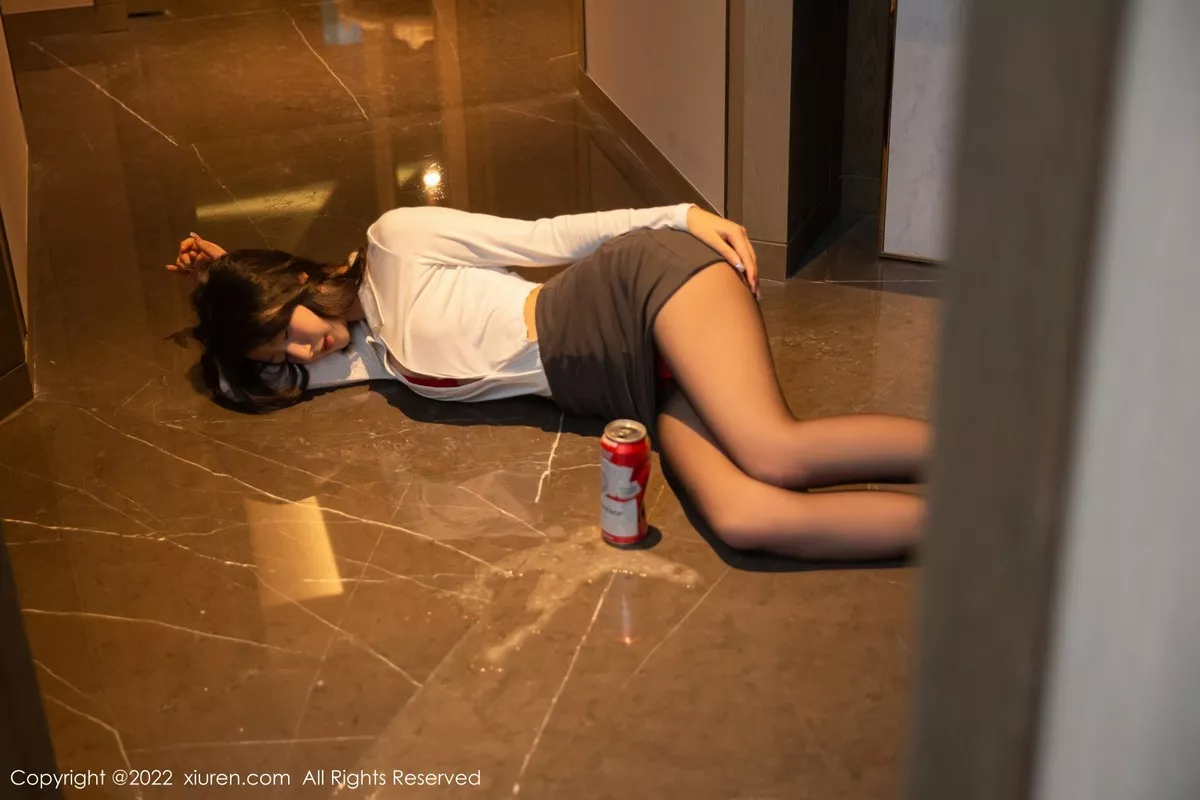 秀人集.com_[XiuRen秀人网]No.5661_模特熊小诺性感白T配黑短裙半脱露性感内衣开档黑丝诱惑写真79P