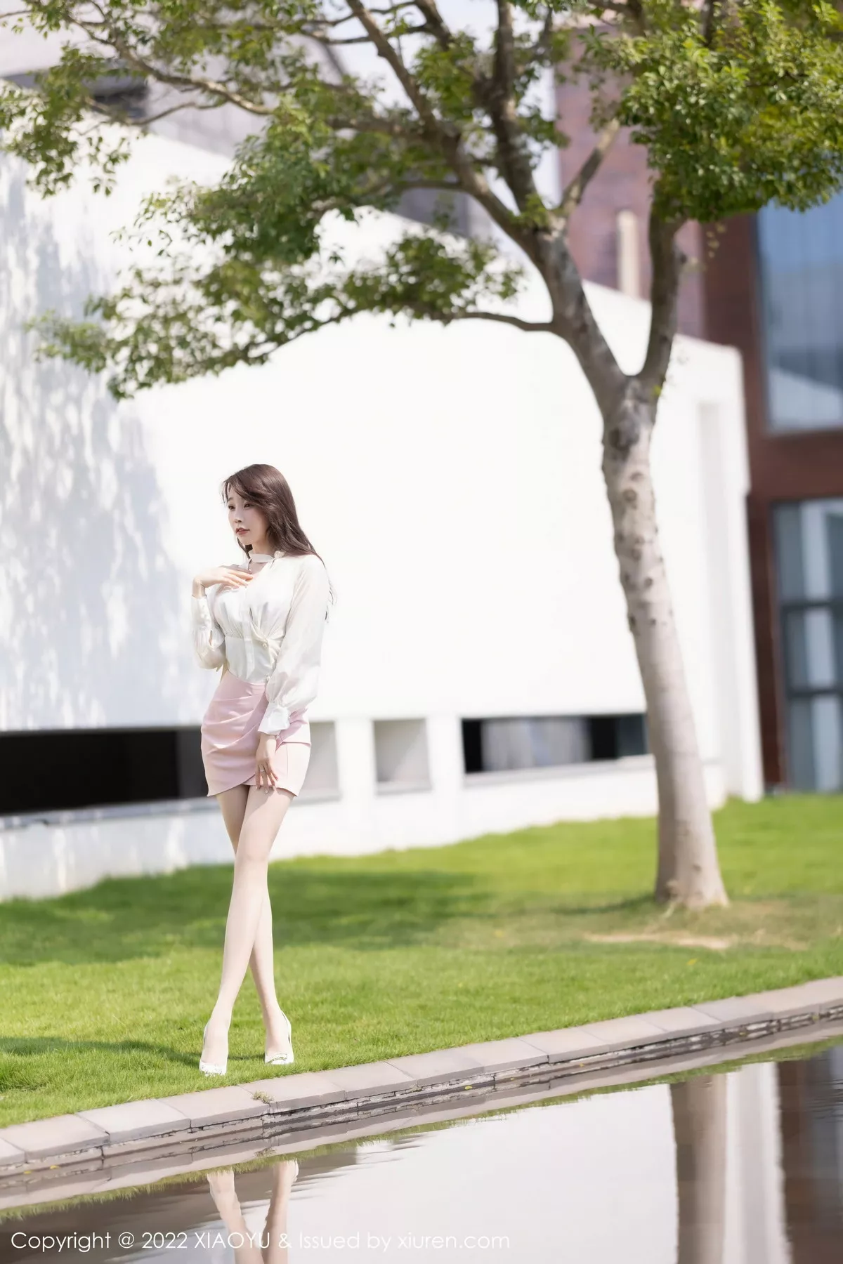 秀人集.com_[XiaoYu画语界]Vol.876_女神徐莉芝Booty白色上衣配粉短裙露粉色蕾丝内衣撩人诱惑写真85P