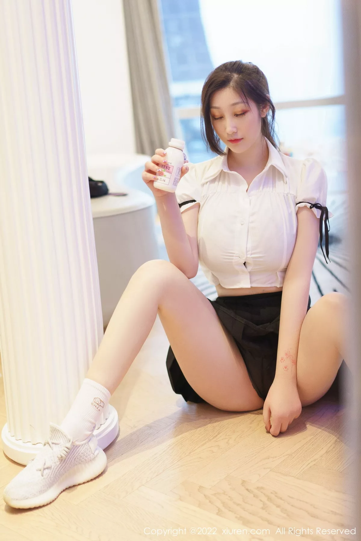 秀人集.com_[XiuRen秀人网]No.5807_女神妲己_Toxic十月心愿旅拍性感学妹制服露黑色内衣诱惑写真69P