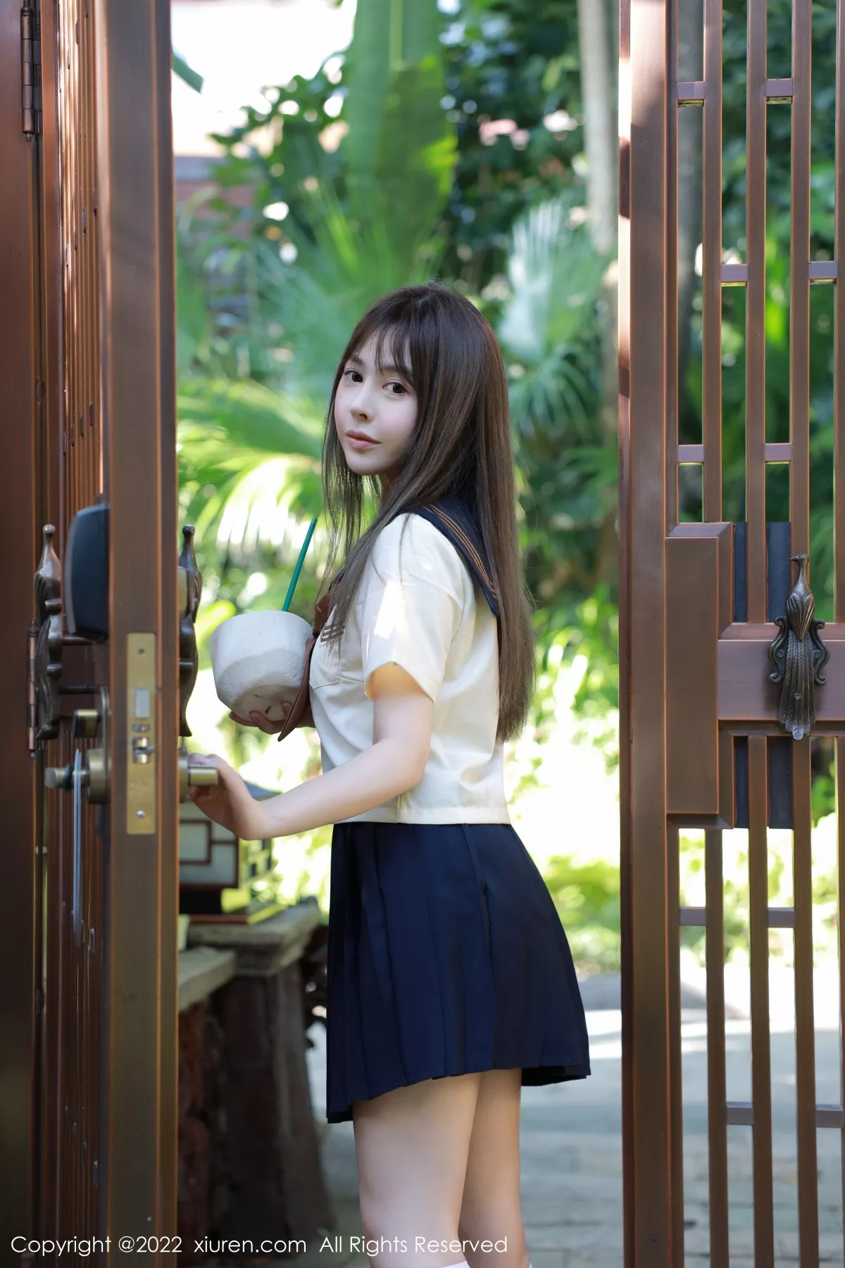 秀人集.com_[XiuRen秀人网]No.6021_女神Evelyn艾莉南京旅拍户外性感白色水手服秀完美身材诱惑写真66P