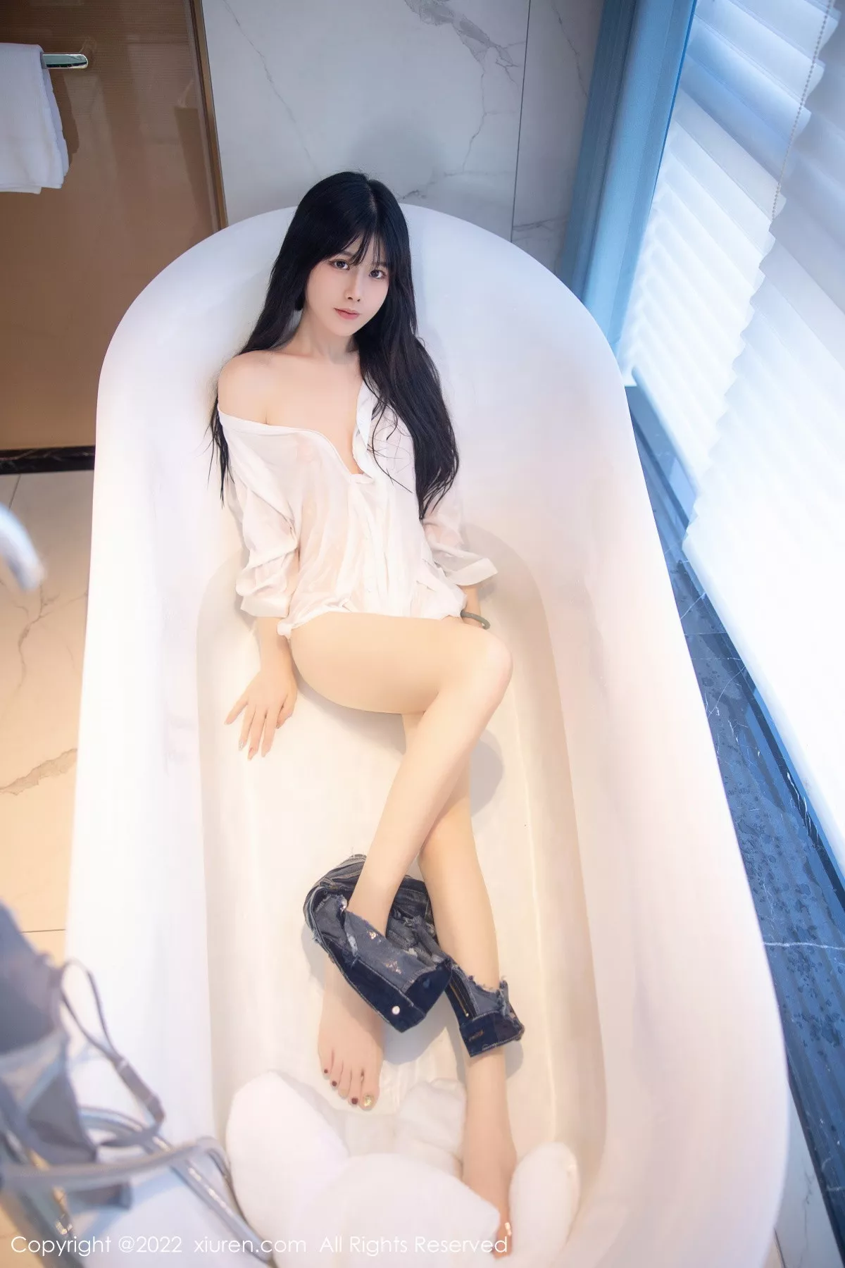 秀人集.com_[XiuRen秀人网]No.5909_模特77qiqi私房浴室脱性感白T露浅蓝色蕾丝内衣迷人诱惑写真85P