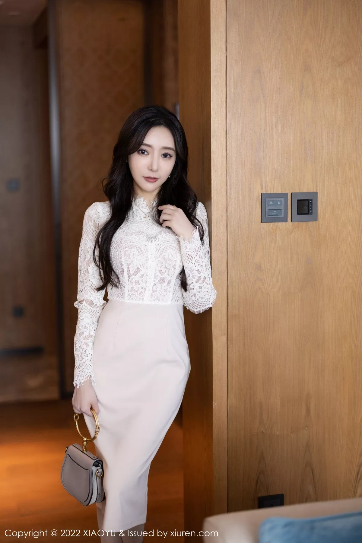 秀人集.com_[XiaoYu画语界]Vol.936_女神王馨瑶yanni都市丽人装扮性感紫色内衣配开档肉丝诱惑写真73P