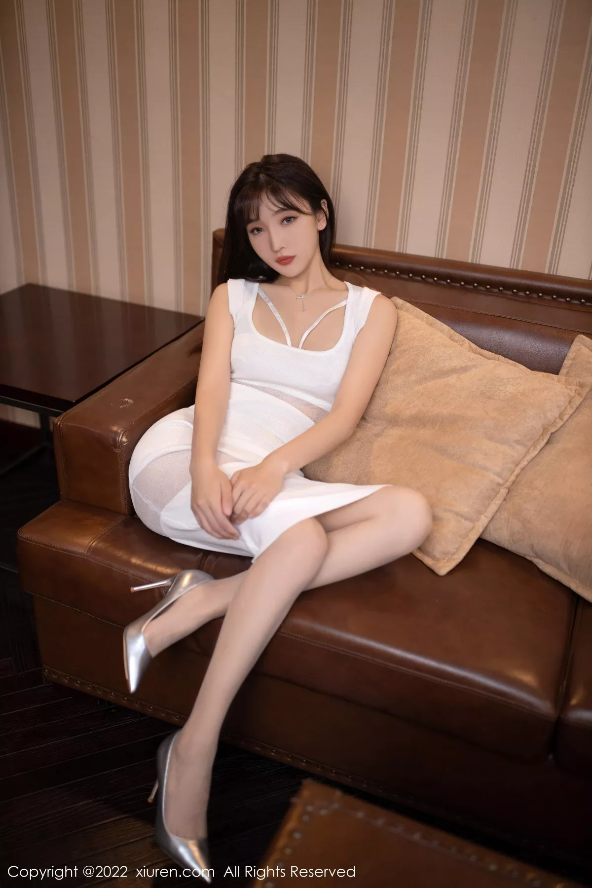 秀人集.com_[XiuRen秀人网]No.6034_模特陆萱萱半脱露白色轻透蕾丝内衣配超薄肉丝秀美腿诱惑写真76P