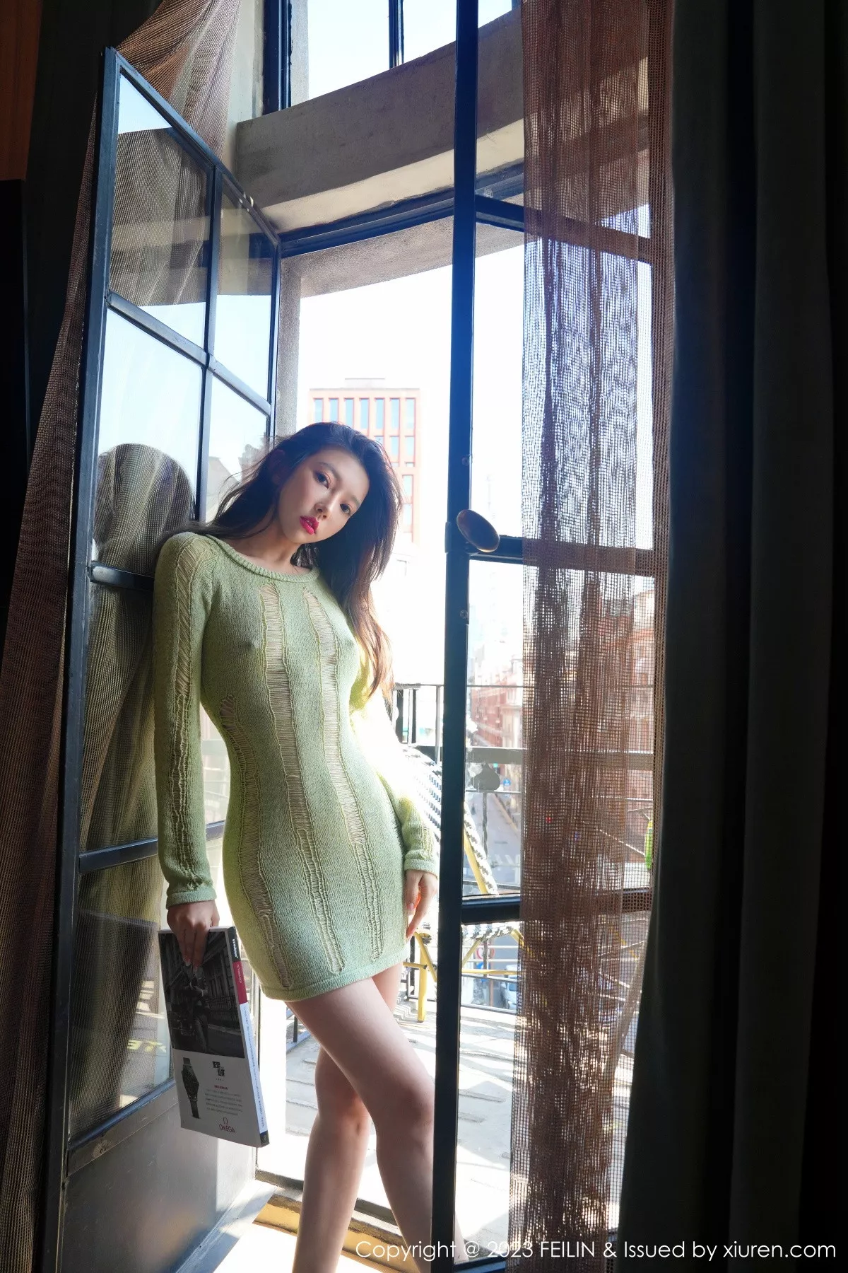 秀人集.com_[FeiLin嗲囡囡]VOL.462_女神冯木木LRIS酒店场景浅绿薄透上衣半脱秀惹火身材迷人写真79P