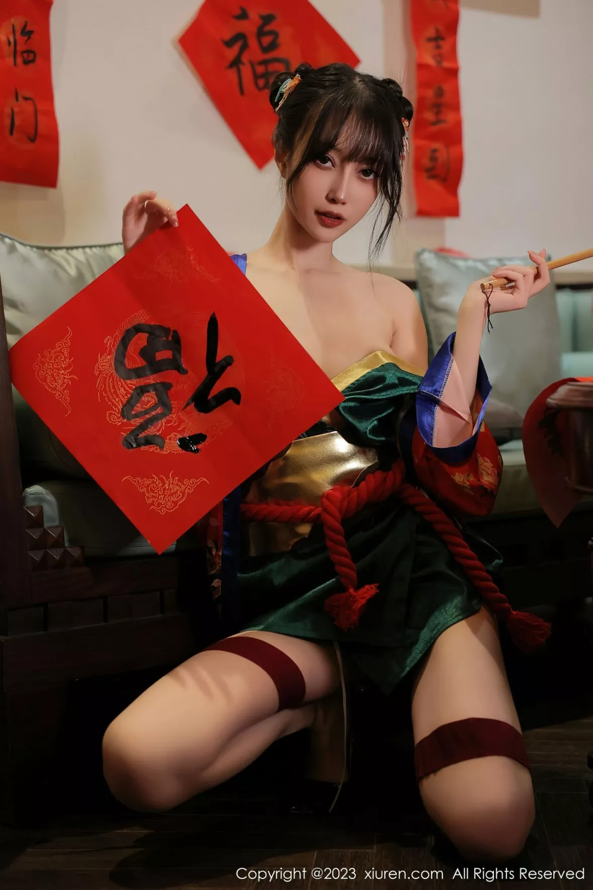 秀人集.com_[XiuRen秀人网]No.6167_模特玥儿玥新春主题私房半脱露曼妙身姿对联遮身撩人诱惑写真57P