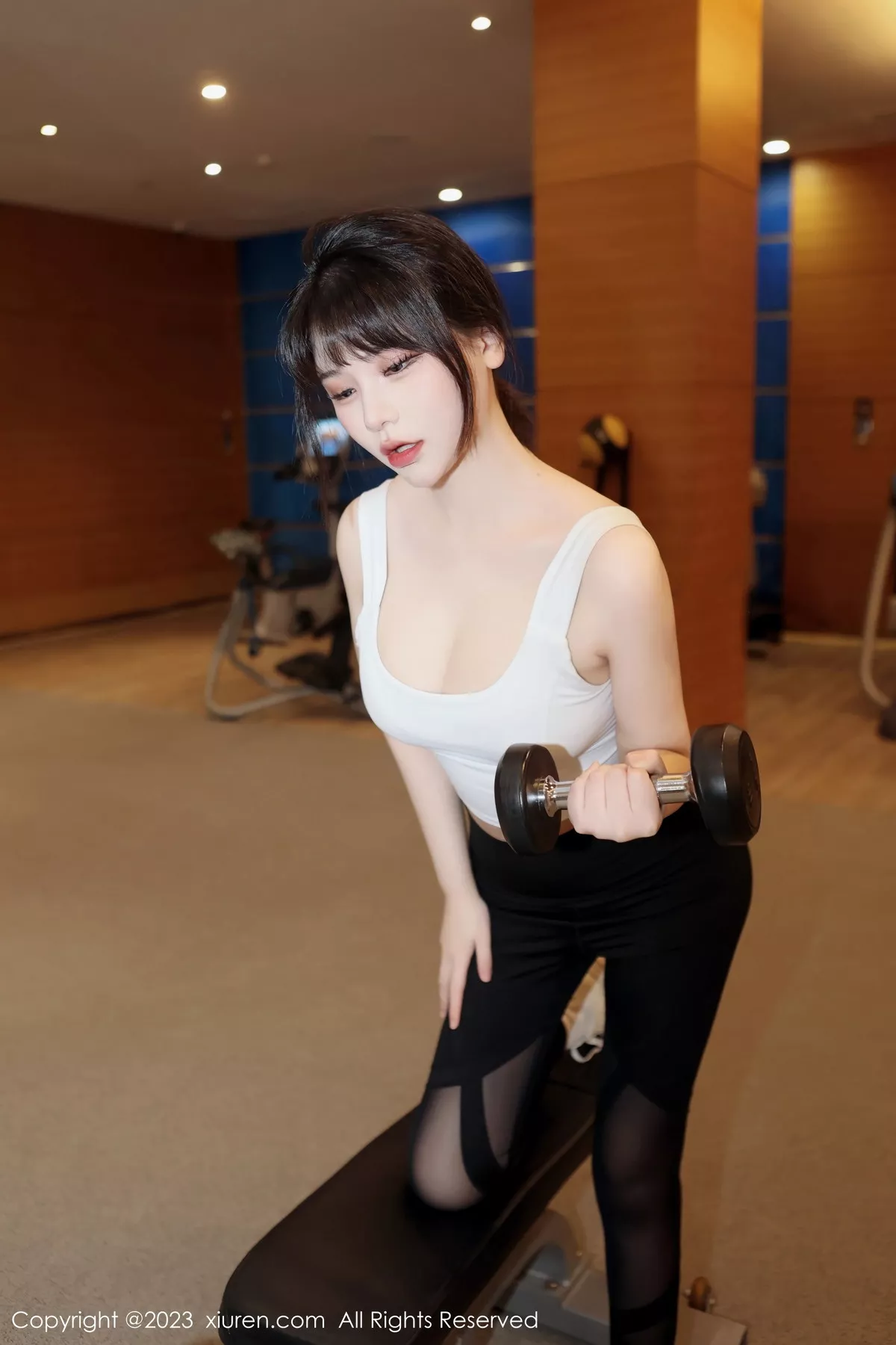 秀人集.com_[XiuRen秀人网]No.6289_模特桃桃子白色短款上衣配瑜伽裤半脱露性感内衣完美诱惑写真80P