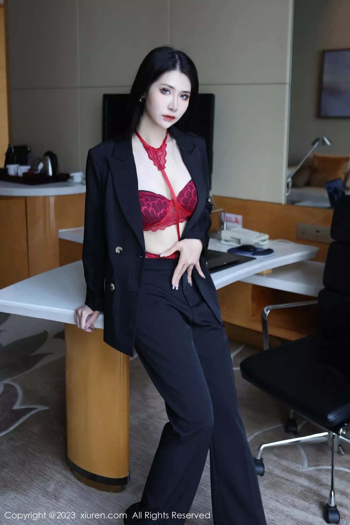 秀人集.com_[XiuRen秀人网]No.6402_新人依娜Yina脱深色西服露红色蕾丝内衣秀曼妙身姿诱惑写真112P