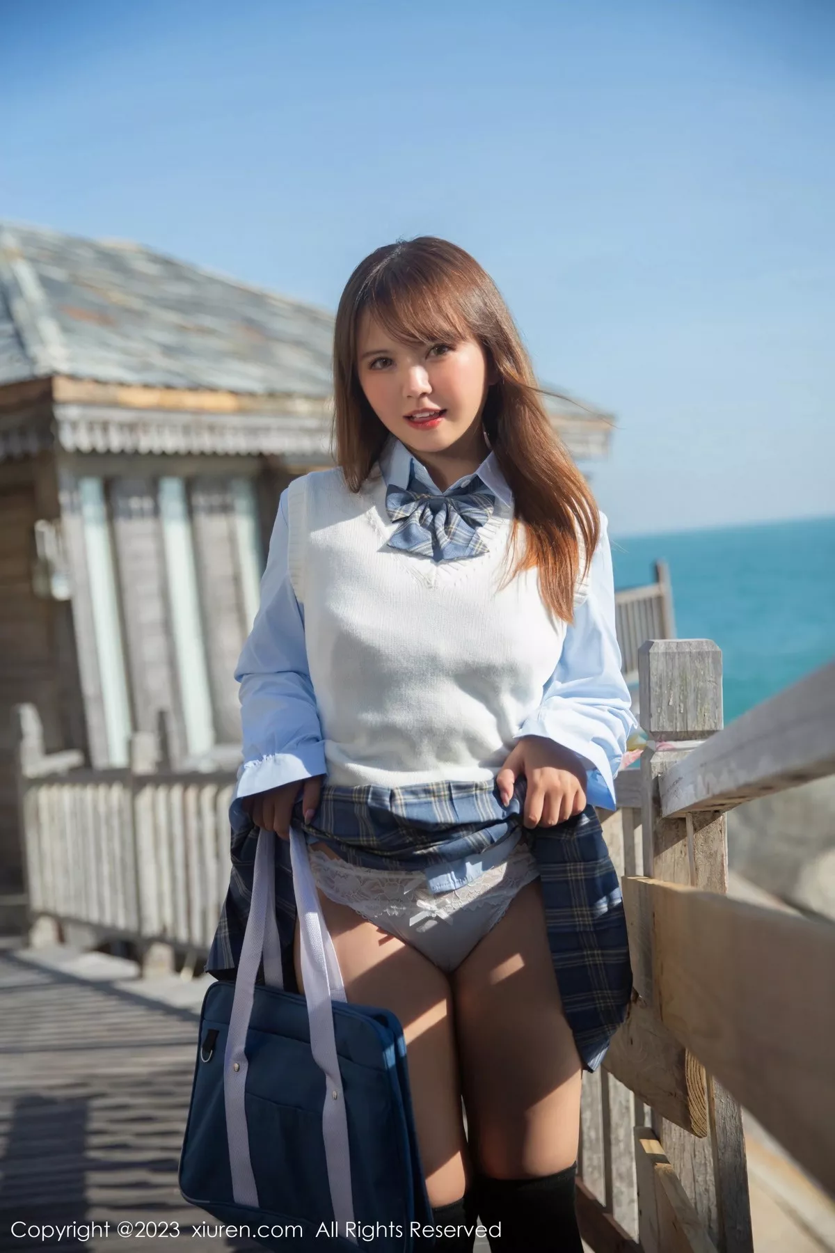 秀人集.com_[XiuRen秀人网]No.6423_模特张思允Nice海边场景淡蓝色上衣配格子裙露浅色内衣诱惑写真81P