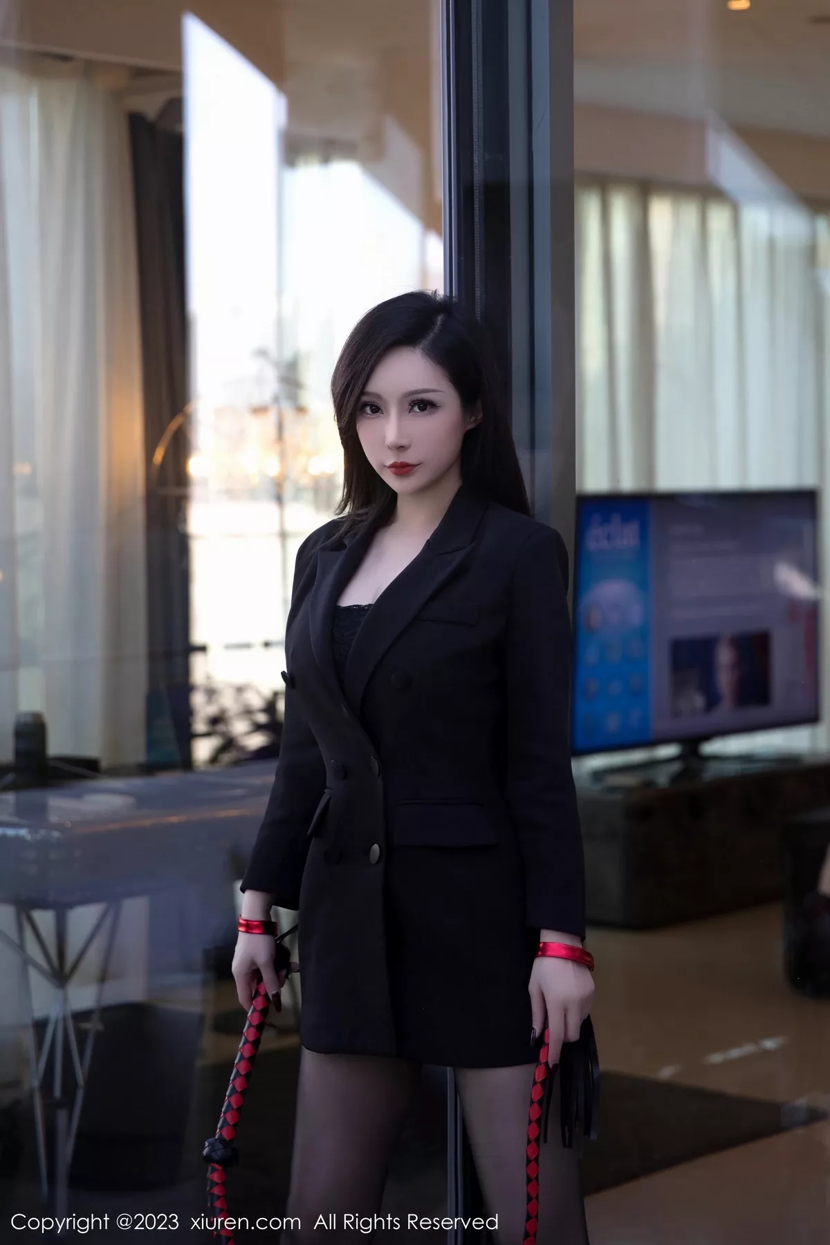 秀人集.com_[XiuRen秀人网]No.6294_新人模特大琪琪Emily脱黑色外衣露红色情趣内衣秀玲珑身段写真95P