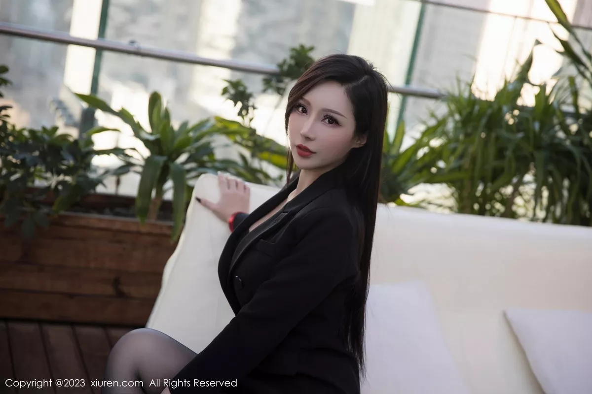 秀人集.com_[XiuRen秀人网]No.6294_新人模特大琪琪Emily脱黑色外衣露红色情趣内衣秀玲珑身段写真95P