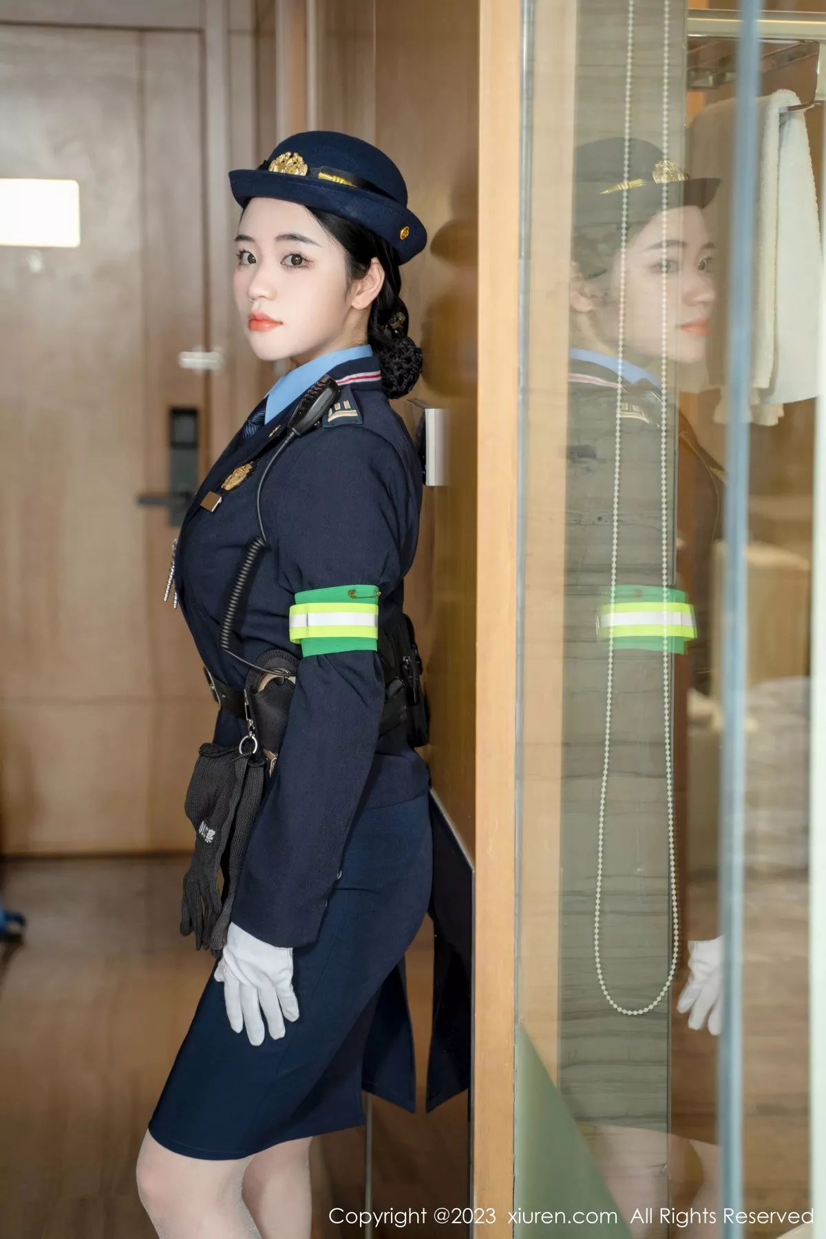 秀人集.com_[XiuRen秀人网]No.6497_模特汐汐爱吃草莓脱搜查官制服露性感内衣秀丰满身材诱惑写真85P