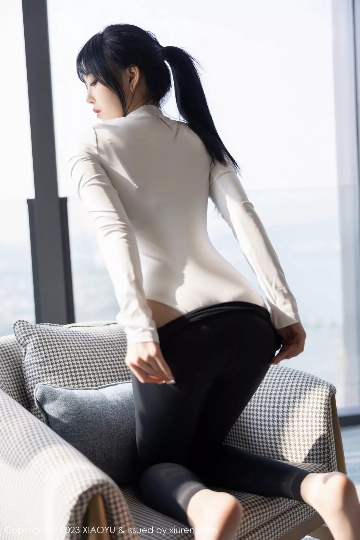 秀人集.com_[XiaoYu画语界]Vol.1006_模特奶瓶黑色连身短裙+性感蓝色蕾丝内衣秀曼妙身姿诱惑写真103P