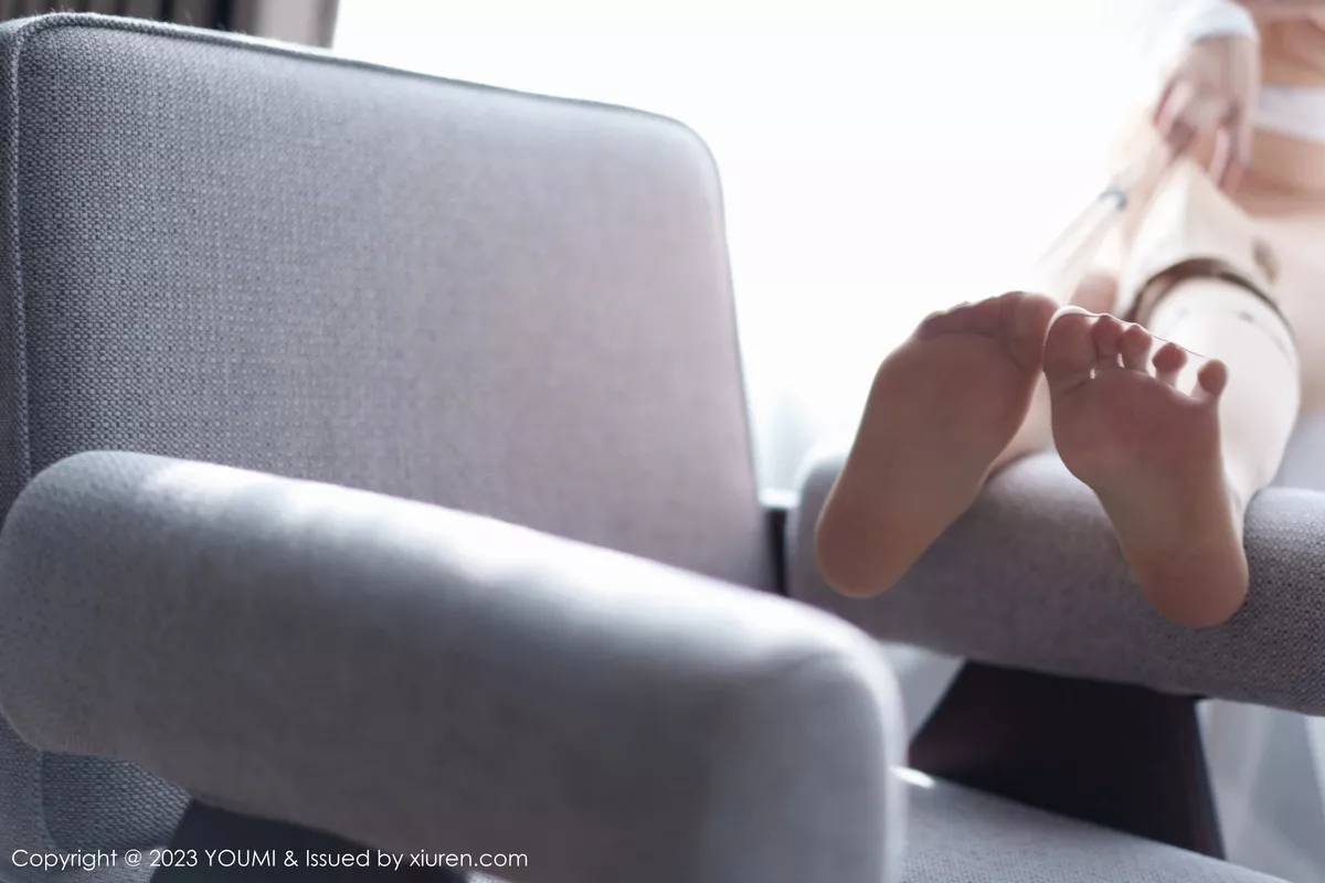 秀人集.com_[YouMi尤蜜荟]Vol.961_女神王雨纯白上衣配牛仔裤露超薄无内肉丝秀丰满身材诱惑写真109P