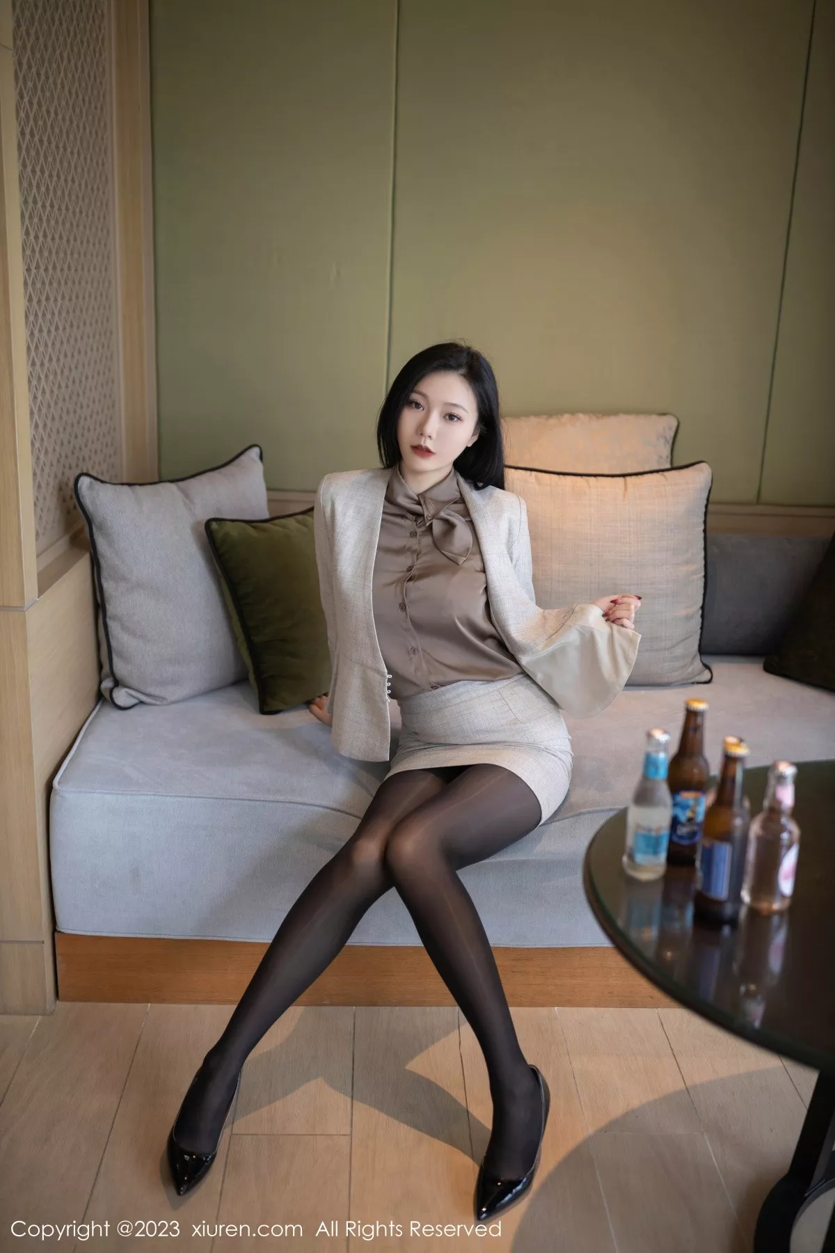 秀人集.com_[XiuRen秀人网]No.6951_模特安然anran灰色职业Ol装露红色蕾丝内衣秀曼妙身姿诱惑写真79P