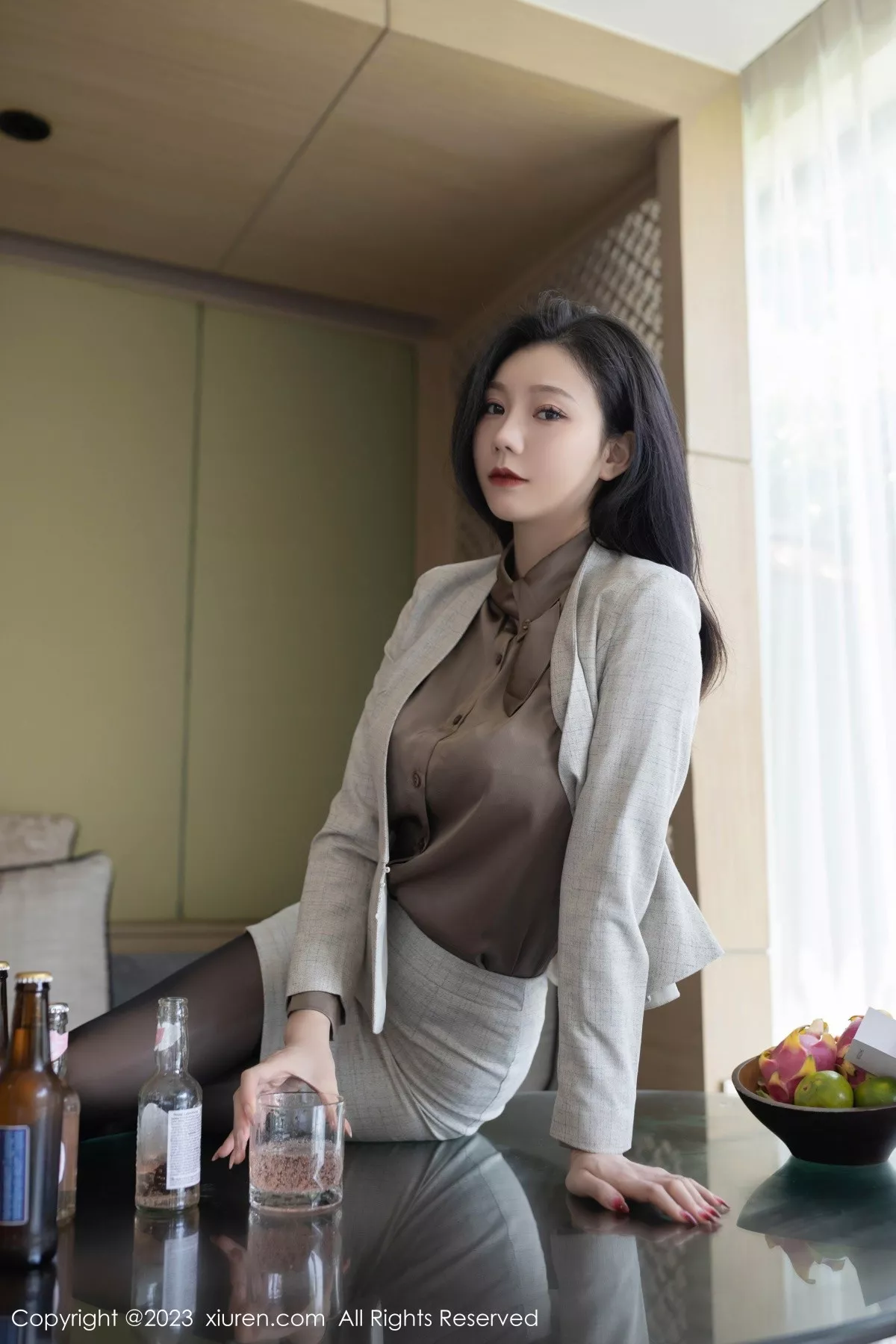 秀人集.com_[XiuRen秀人网]No.6951_模特安然anran灰色职业Ol装露红色蕾丝内衣秀曼妙身姿诱惑写真79P