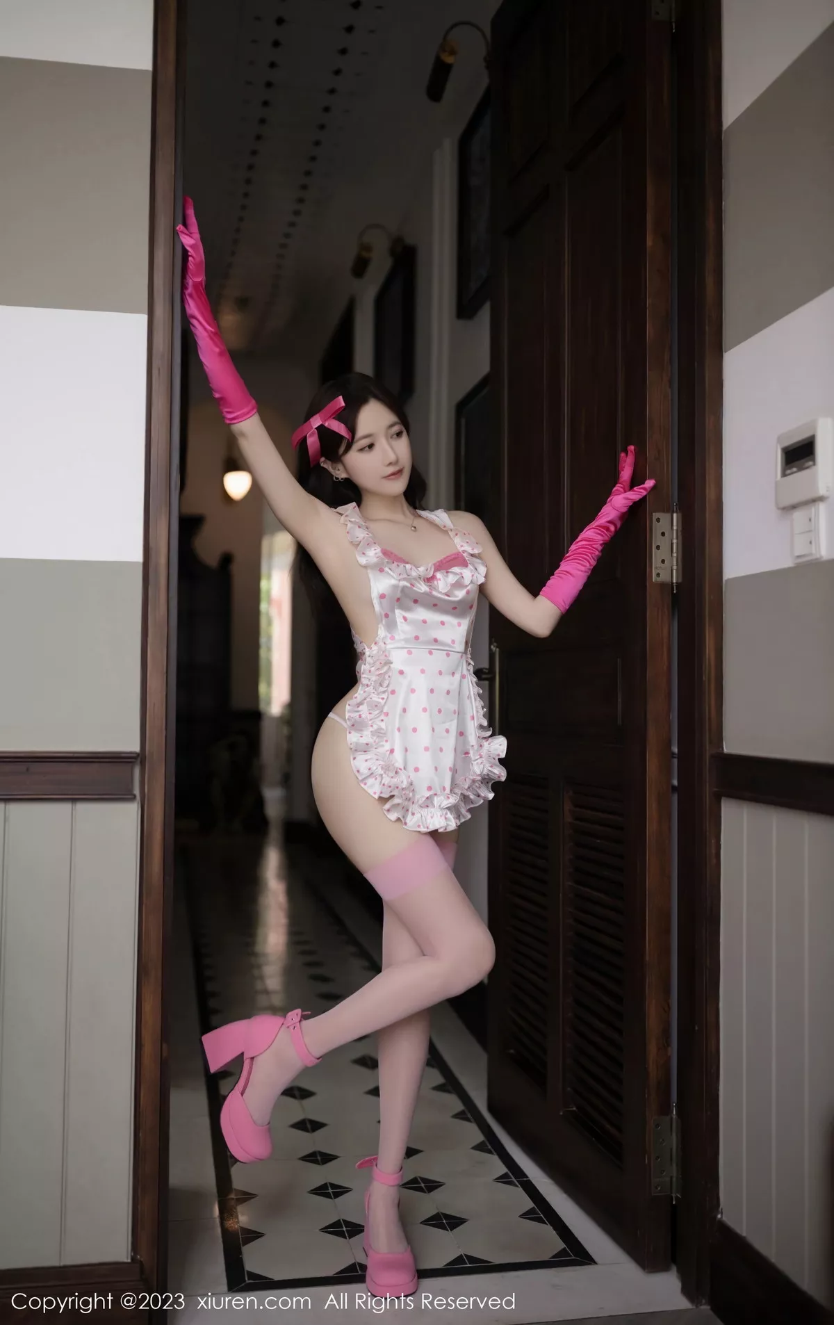 秀人集.com_[XiuRen秀人网]No.7158_模特鱼子酱Fish性感粉白色女仆装配粉丝袜秀曼妙身姿诱惑写真80P