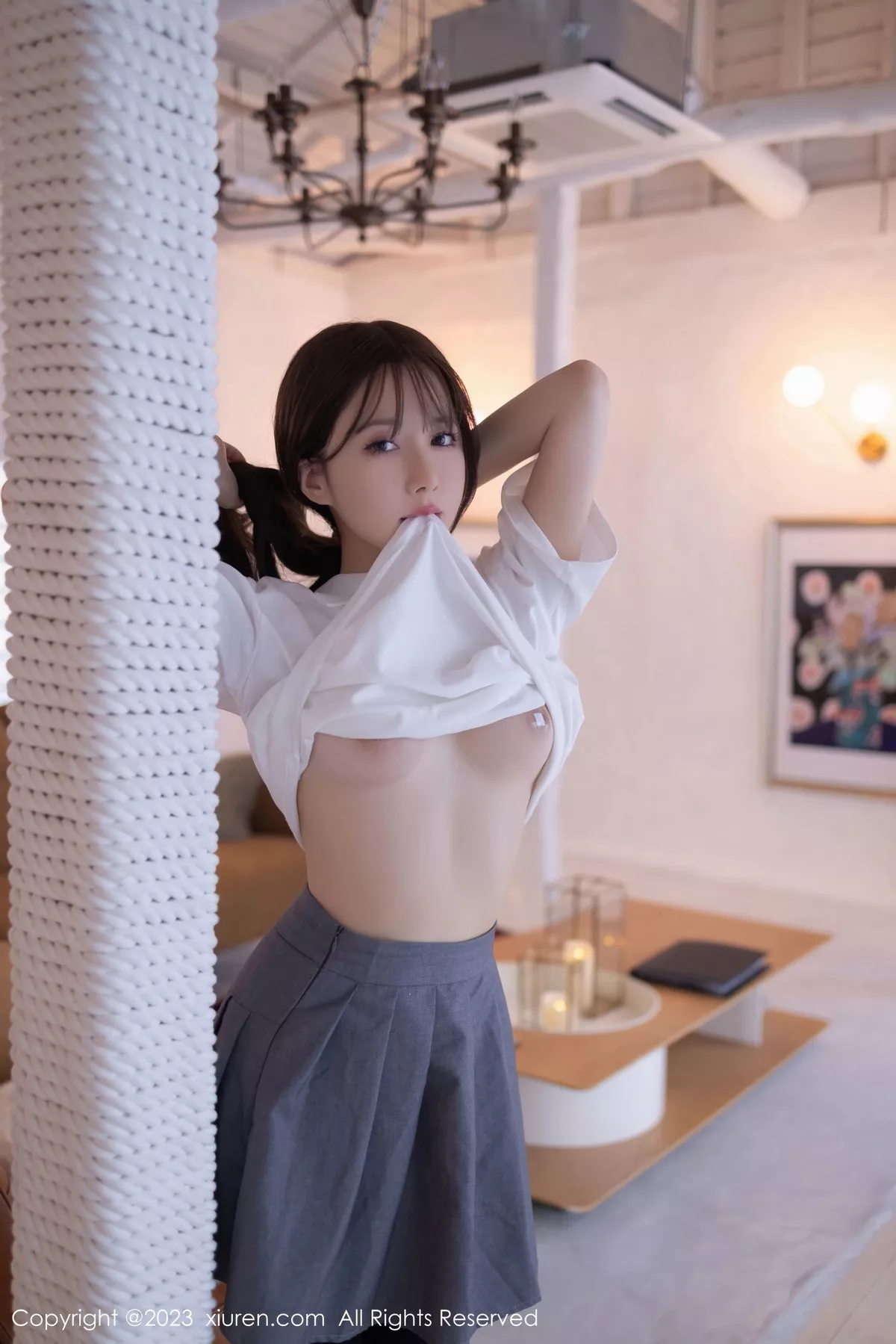 秀人集.com_[XiuRen秀人网]No.7475_模特鱼子酱Fish性感白T配灰短裙露黑丝吊袜秀曼妙身姿诱惑写真85P