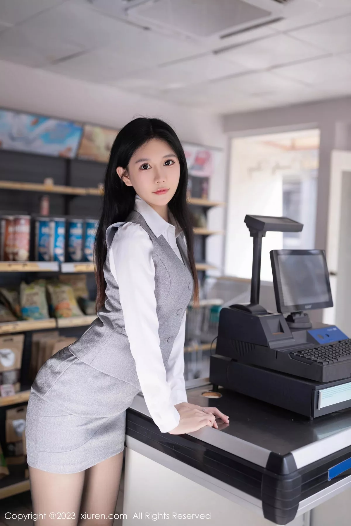 秀人集.com_[XiuRen秀人网]No.7684_模特幼幼性感灰色短裙制服露紫色蕾丝内衣秀完美身姿诱惑写真80P