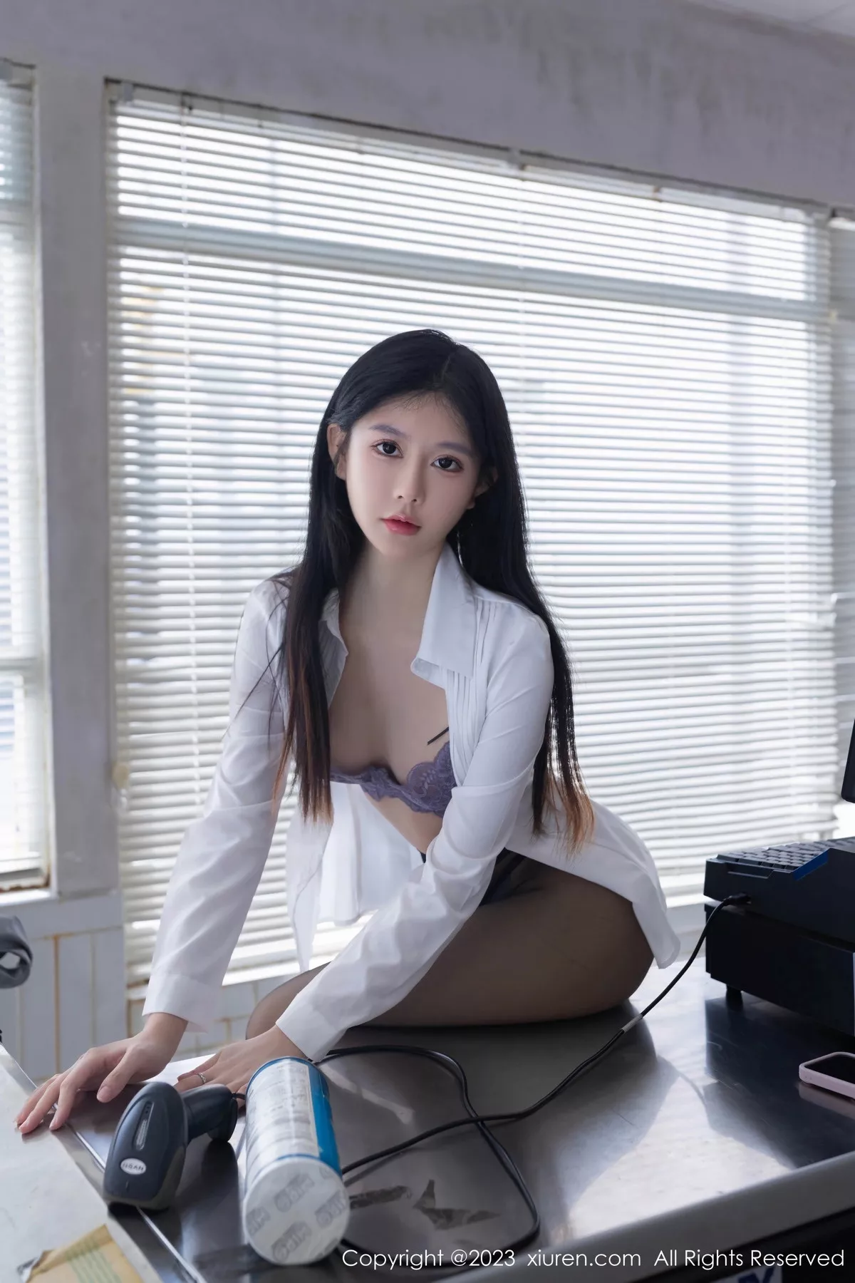 秀人集.com_[XiuRen秀人网]No.7684_模特幼幼性感灰色短裙制服露紫色蕾丝内衣秀完美身姿诱惑写真80P