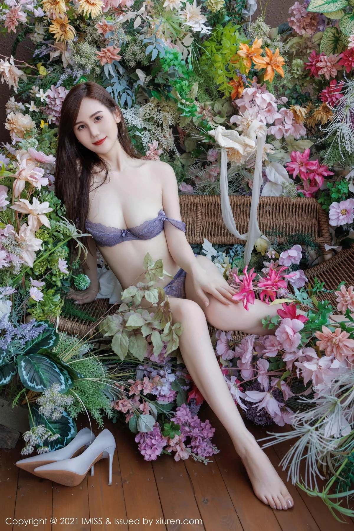 秀人集.com_[IMISS爱蜜社]Vol.761_女神SISY思白色露肩连衣裙露紫色蕾丝内衣秀完美身材诱惑写真43P