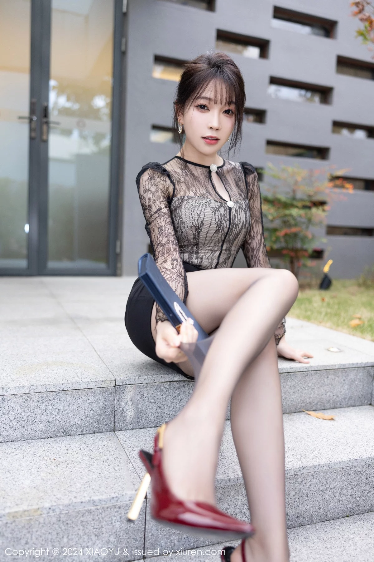 秀人集.com_[XiaoYu画语界]Vol.1181_女神徐莉芝Booty黑色轻透连衣裙露蓝色内衣秀曼妙身姿诱惑写真84P