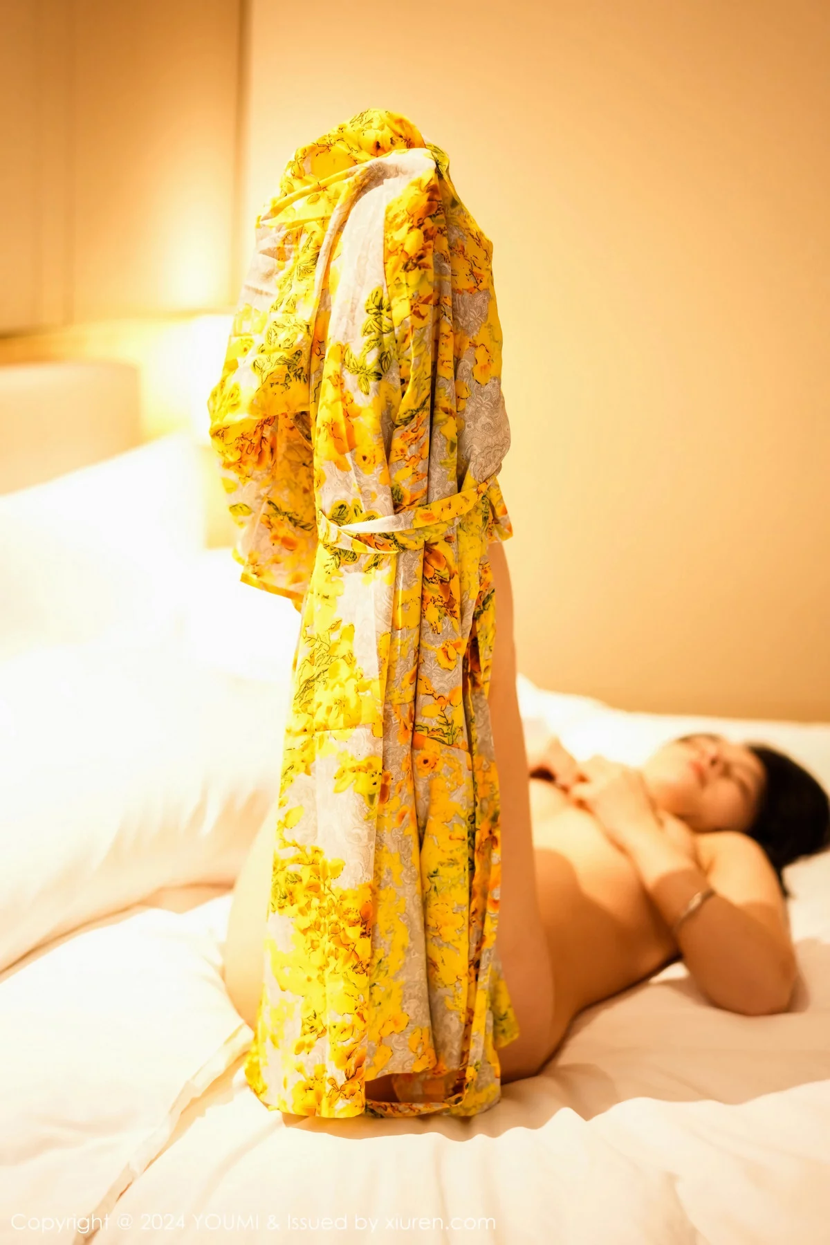 秀人集.com_[YouMi尤蜜荟]Vol.1023_模特媛宝儿boa性感黄色碎花连衣裙半脱秀惹火身材完美诱惑写真71P