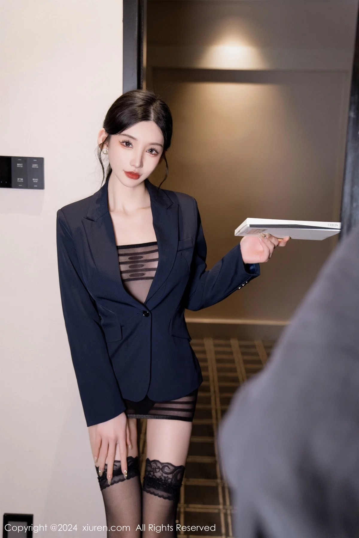 秀人集.com_[XiuRen秀人网]No.7956_女神周于希Sally性感深色上衣露超薄黑丝秀惹火身材撩人诱惑写真98P