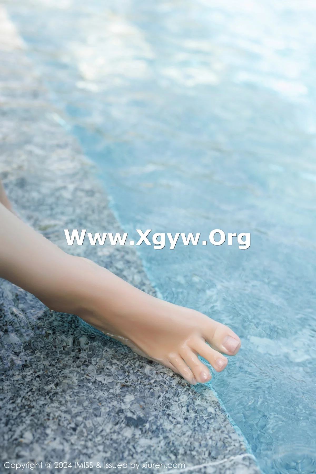 秀人集.com_[IMISS爱蜜社]Vol.764_模特九月生性感黄色吊带长裙+淡灰蕾丝内衣秀完美身材诱惑写真41P