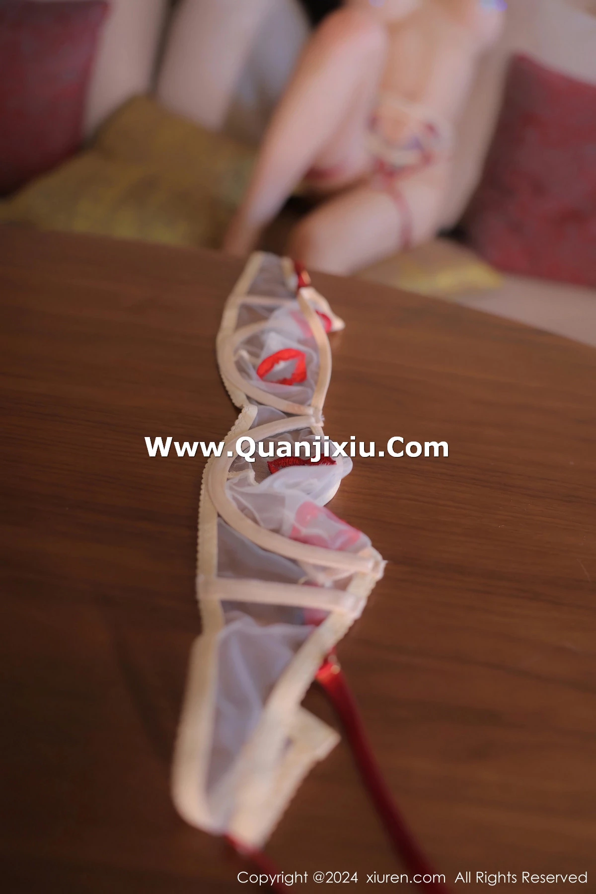 秀人集.com_[XiuRen秀人网]No.7986_模特田冰冰性感轻透情趣内衣半脱秀豪乳宝石遮点惹火诱惑写真70P