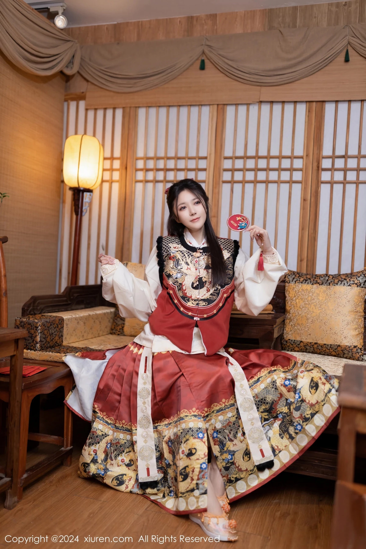 秀人集.com_[XiuRen秀人网]No.8095_模特鱼子酱Fish贺新春主题红色服饰露红布兜秀曼妙身姿诱惑写真80P