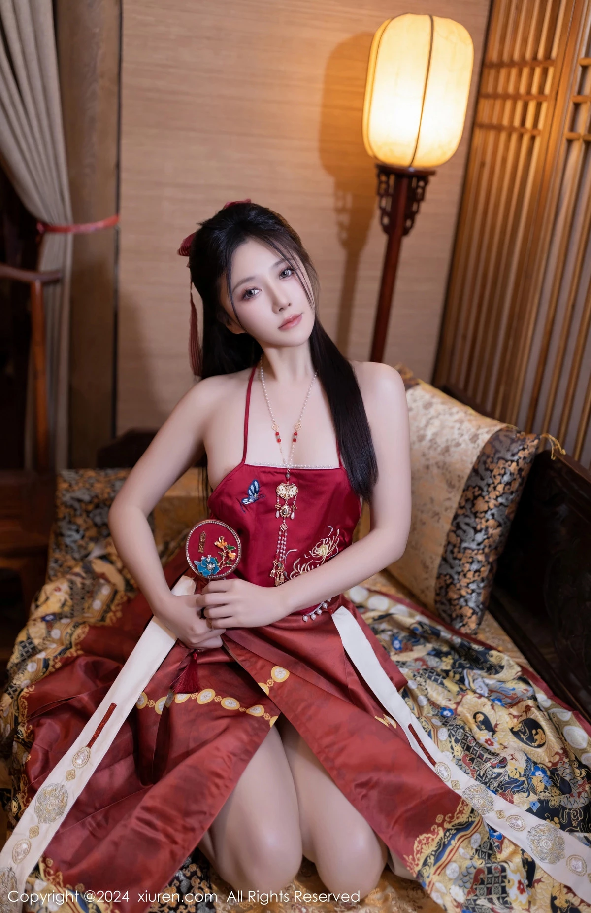 秀人集.com_[XiuRen秀人网]No.8095_模特鱼子酱Fish贺新春主题红色服饰露红布兜秀曼妙身姿诱惑写真80P