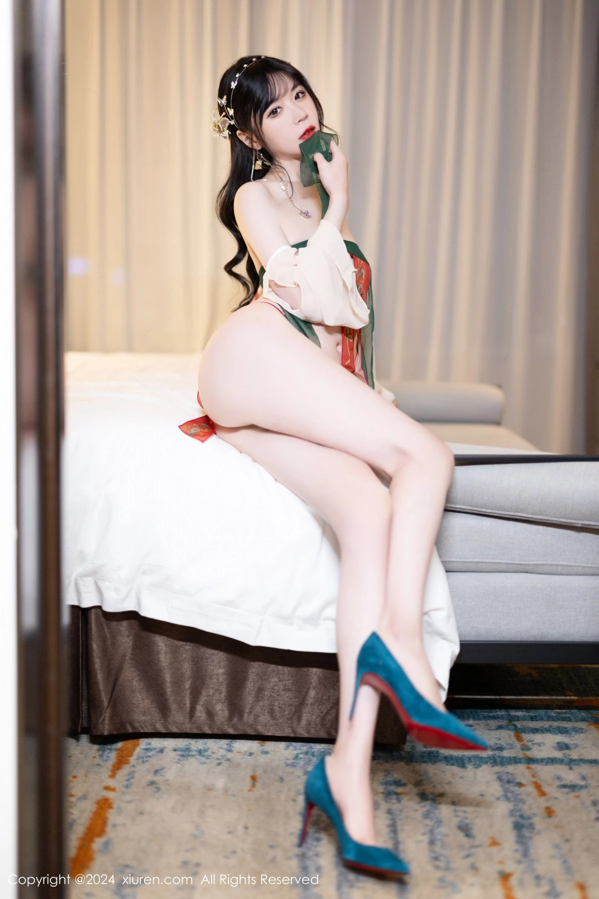 秀人集.com_[XiuRen秀人网]No.8208_模特梦心玥淡蓝露肩连衣短裙+古典薄纱服饰秀曼妙身姿诱惑写真81P