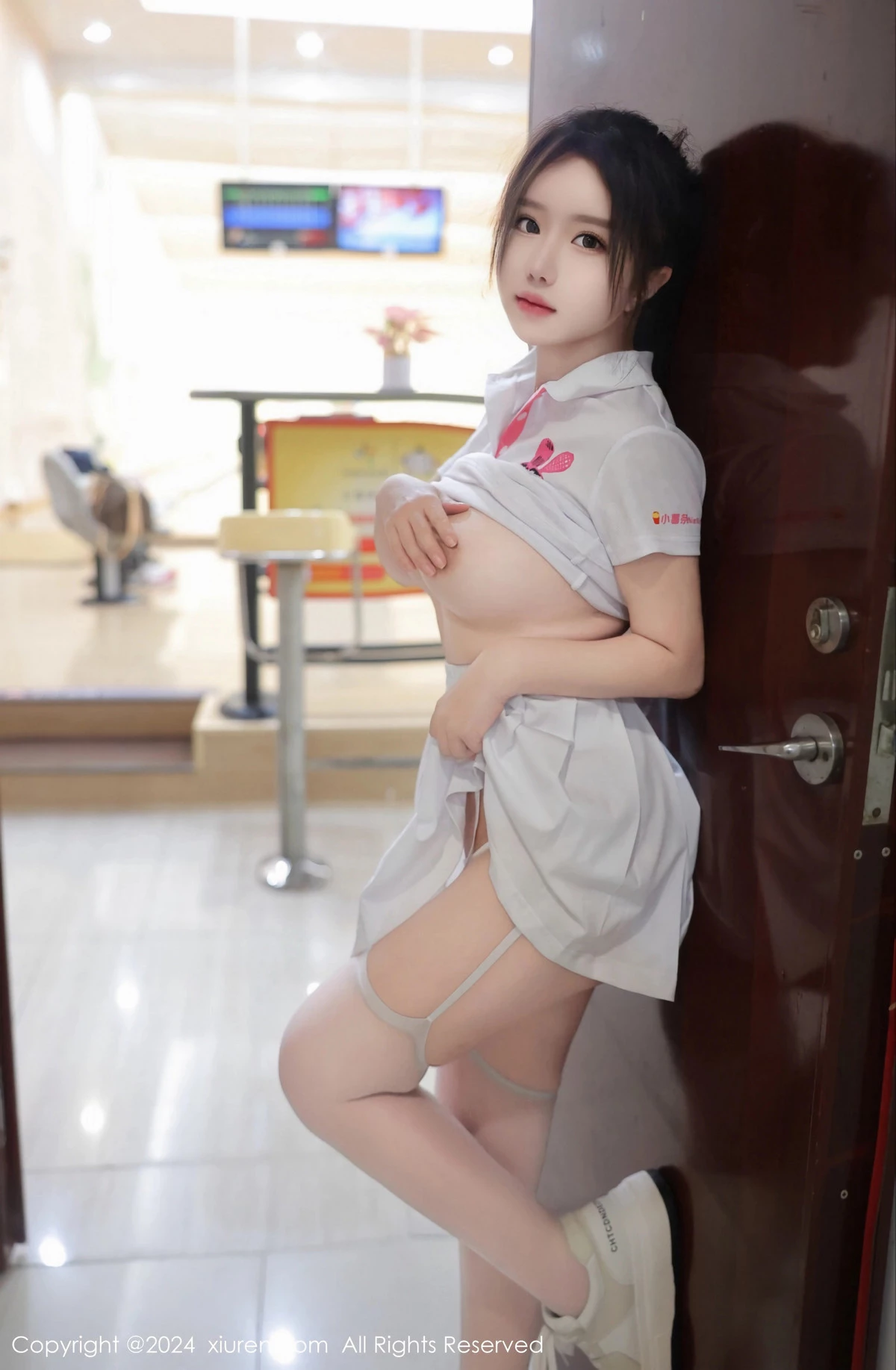 秀人集.com_[XiuRen秀人网]No.8118_模特小薯条nienie球馆场景性感运动短裙套装秀丰腴身材诱惑写真80P