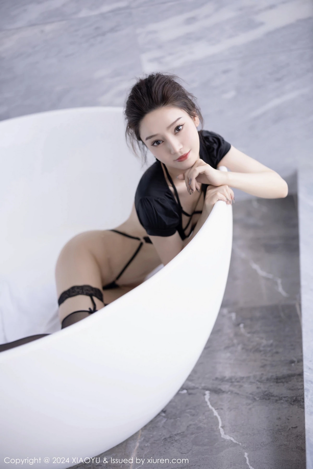 秀人集.com_[XiaoYu画语界]Vol.1205_模特苏曼兮黑色吊带长裙+性感黑色内衣配黑丝吊袜极致魅惑写真82P