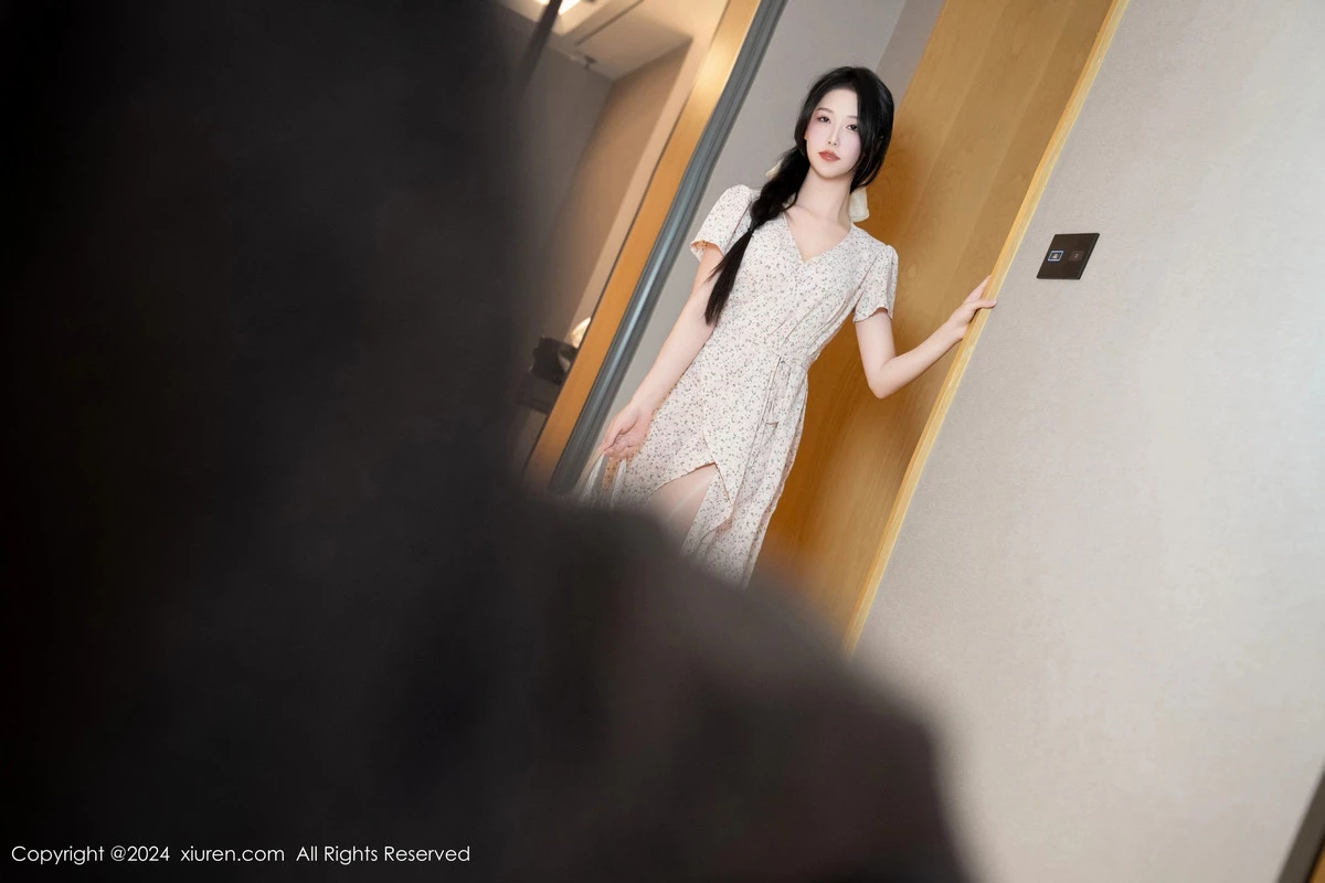 秀人集.com_[XiuRen秀人网]No.8130_模特利世家政服务主题性感浅色连衣短裙露浅色内衣迷人诱惑写真90P