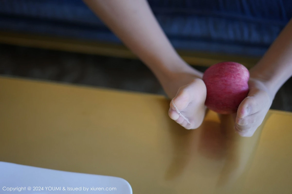 秀人集.com_[YouMi尤蜜荟]Vol.1053_模特赵可欣baby性感杏色连衣短裙配超薄肉丝秀翘臀美腿诱惑写真88P