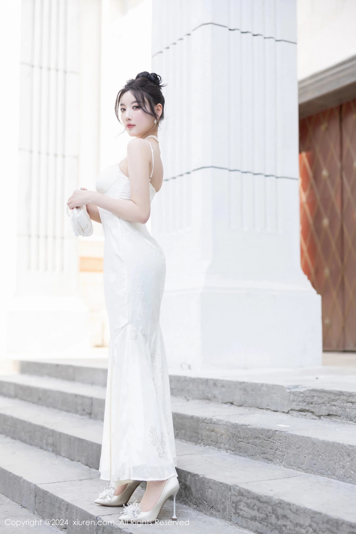 秀人集.com_[XiuRen秀人网]No.8538_女神杨晨晨Yome性感白色连衣裙配白色丝袜秀完美身材诱惑写真81P