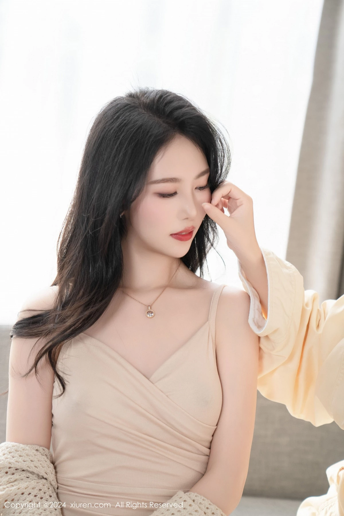 秀人集.com_[XiuRen秀人网]No.8559_模特利世杏色连衣长裙露黑色内衣配超薄黑丝秀曼妙身姿诱惑写真84P